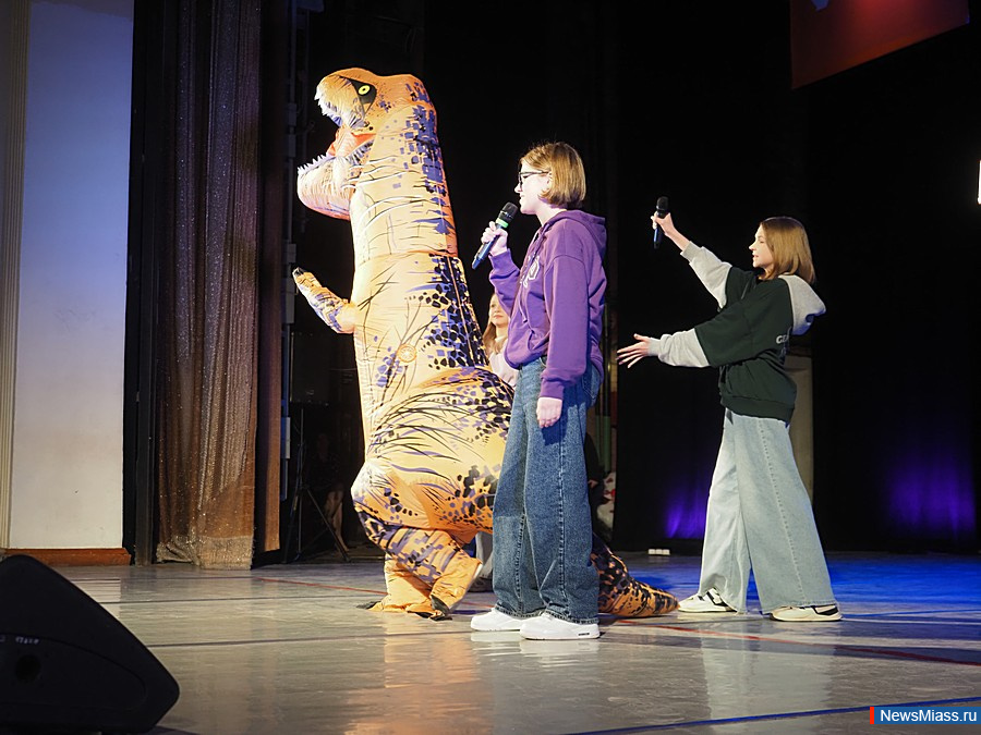 "  !"    1/4   .        , ,  ,   -