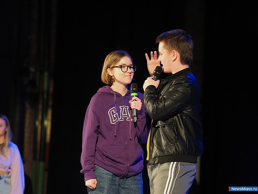 "  !"    1/4   .        , ,  ,   -