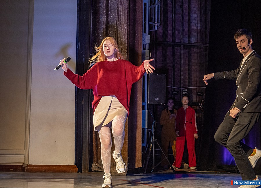 "  !"    1/4   .        , ,  ,   -