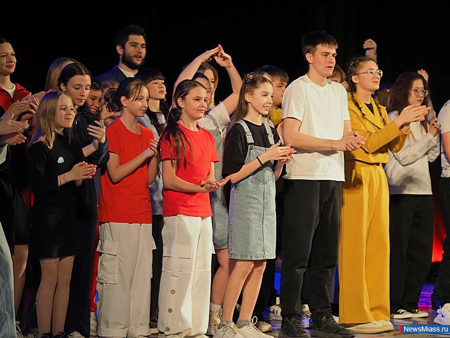 "  !"    1/4   .        , ,  ,   -