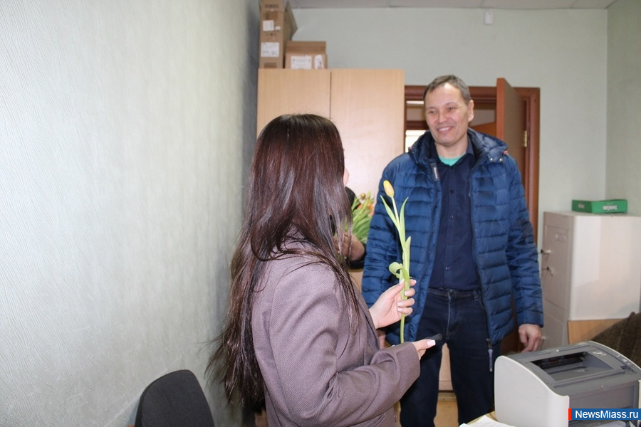       8 .           "8  -   !"