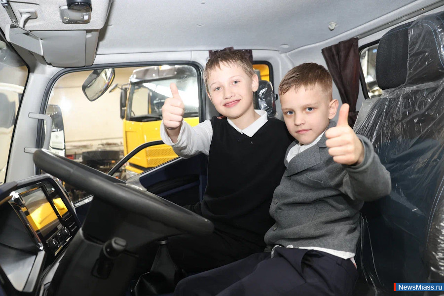   FAW TRUCKS  .  "-"    FAW TRUCKS,     70 ,      