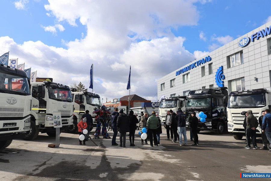 ���������� ���� FAW TRUCKS � ������. �������� "�����-��������������" ������� ���������� ���� FAW TRUCKS, �� ������� �������������� ����� 70 ��������, ��������� � ������������� �������� �� �����