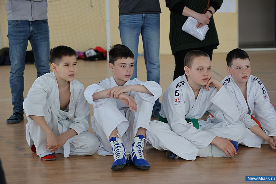 � ������ ������ ������ ������ �� ���������� ����������� ���. � ������������� ������� ������� ����� 100 ����������� �� ����������, ������, �������� � �����