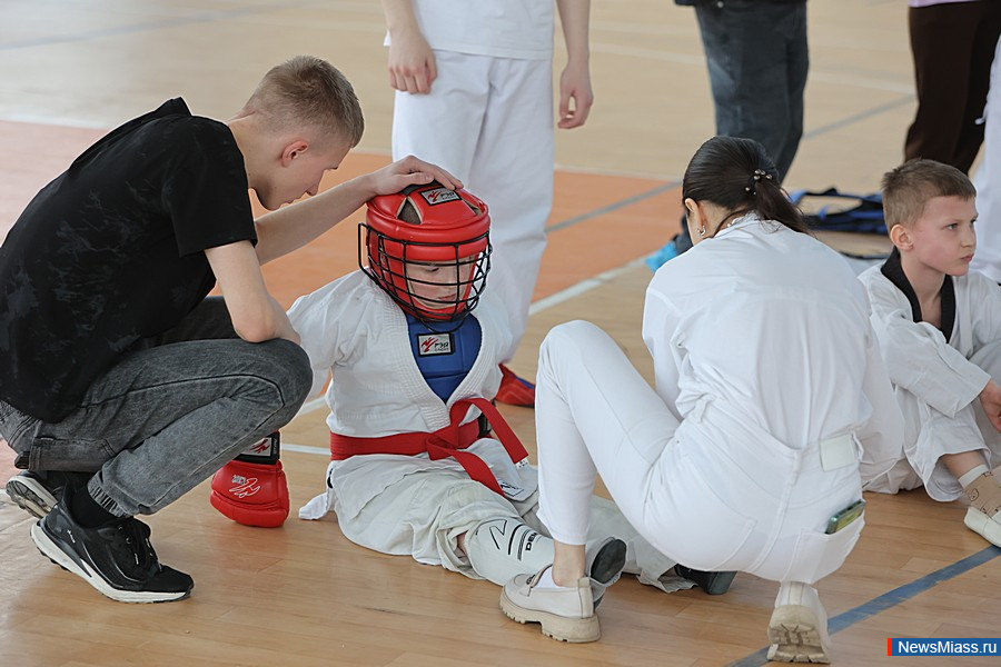 � ������ ������ ������ ������ �� ���������� ����������� ���. � ������������� ������� ������� ����� 100 ����������� �� ����������, ������, �������� � �����