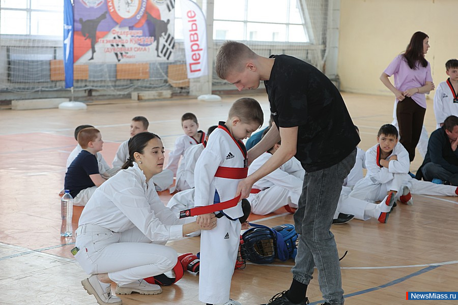 � ������ ������ ������ ������ �� ���������� ����������� ���. � ������������� ������� ������� ����� 100 ����������� �� ����������, ������, �������� � �����