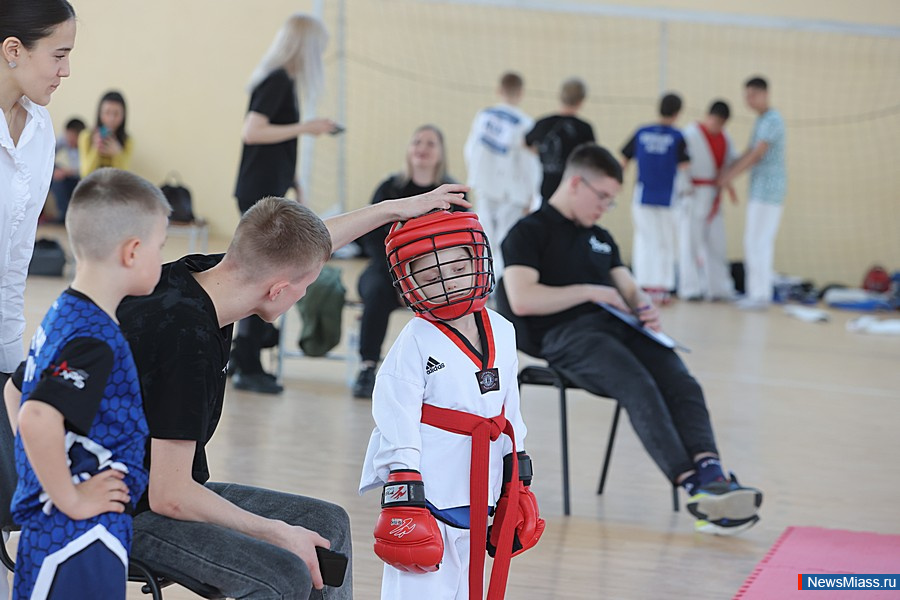 � ������ ������ ������ ������ �� ���������� ����������� ���. � ������������� ������� ������� ����� 100 ����������� �� ����������, ������, �������� � �����