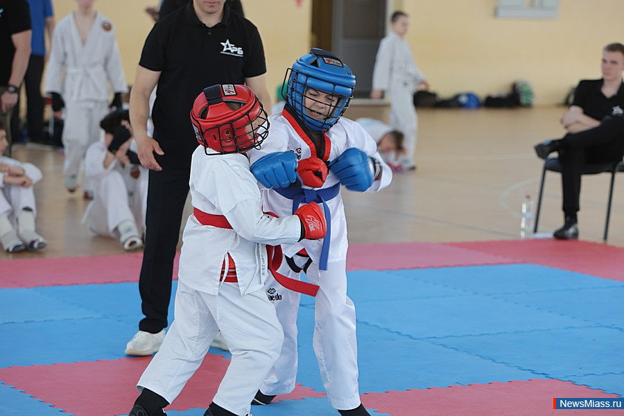 � ������ ������ ������ ������ �� ���������� ����������� ���. � ������������� ������� ������� ����� 100 ����������� �� ����������, ������, �������� � �����