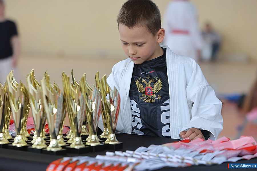 � ������ ������ ������ ������ �� ���������� ����������� ���. � ������������� ������� ������� ����� 100 ����������� �� ����������, ������, �������� � �����