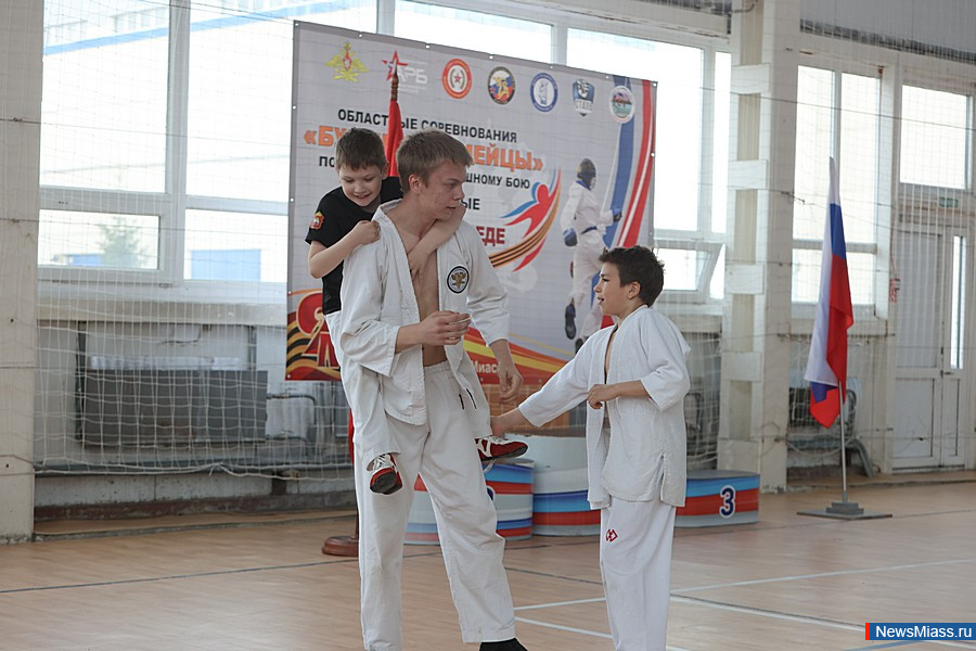 � ������ ������ ������ ������ �� ���������� ����������� ���. � ������������� ������� ������� ����� 100 ����������� �� ����������, ������, �������� � �����