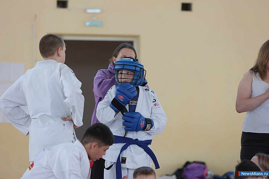 � ������ ������ ������ ������ �� ���������� ����������� ���. � ������������� ������� ������� ����� 100 ����������� �� ����������, ������, �������� � �����