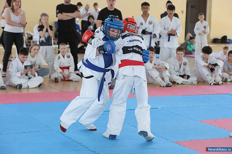 � ������ ������ ������ ������ �� ���������� ����������� ���. � ������������� ������� ������� ����� 100 ����������� �� ����������, ������, �������� � �����