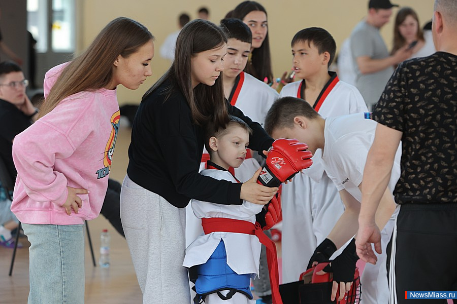 � ������ ������ ������ ������ �� ���������� ����������� ���. � ������������� ������� ������� ����� 100 ����������� �� ����������, ������, �������� � �����