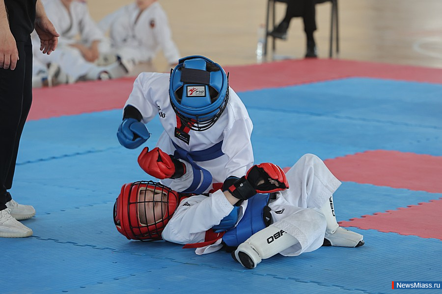 � ������ ������ ������ ������ �� ���������� ����������� ���. � ������������� ������� ������� ����� 100 ����������� �� ����������, ������, �������� � �����