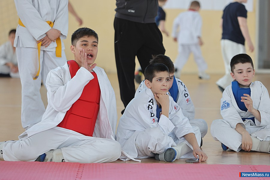 � ������ ������ ������ ������ �� ���������� ����������� ���. � ������������� ������� ������� ����� 100 ����������� �� ����������, ������, �������� � �����