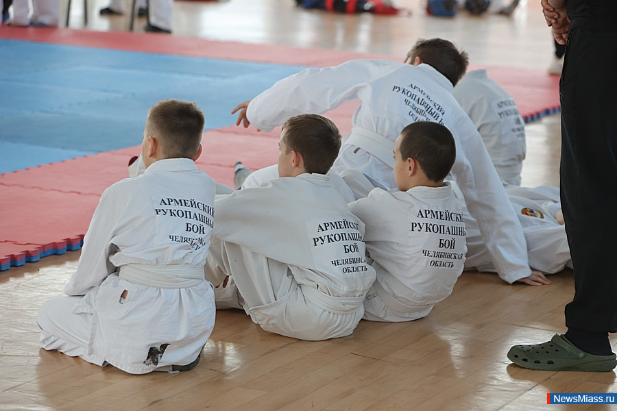 � ������ ������ ������ ������ �� ���������� ����������� ���. � ������������� ������� ������� ����� 100 ����������� �� ����������, ������, �������� � �����