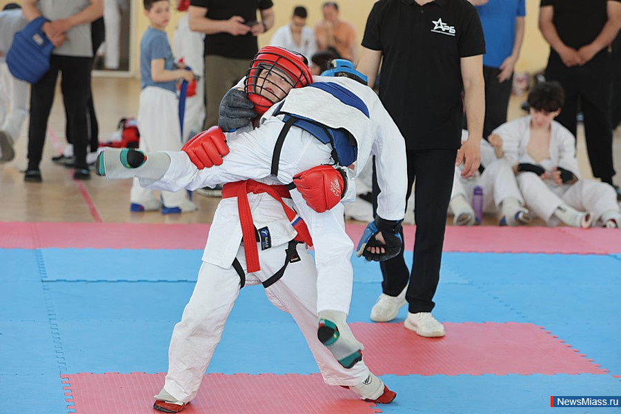 � ������ ������ ������ ������ �� ���������� ����������� ���. � ������������� ������� ������� ����� 100 ����������� �� ����������, ������, �������� � �����