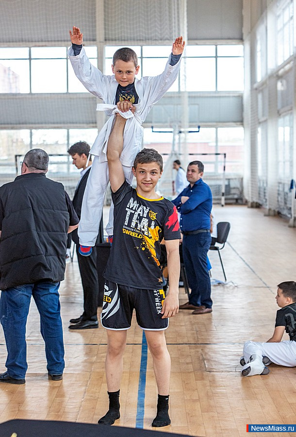 � ������ ������ ������ ������ �� ���������� ����������� ���. � ������������� ������� ������� ����� 100 ����������� �� ����������, ������, �������� � �����