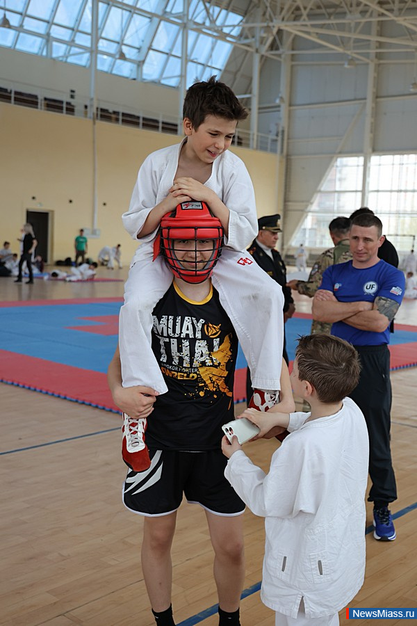 � ������ ������ ������ ������ �� ���������� ����������� ���. � ������������� ������� ������� ����� 100 ����������� �� ����������, ������, �������� � �����