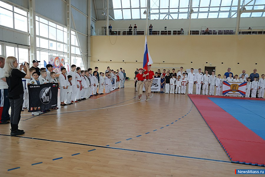 � ������ ������ ������ ������ �� ���������� ����������� ���. � ������������� ������� ������� ����� 100 ����������� �� ����������, ������, �������� � �����