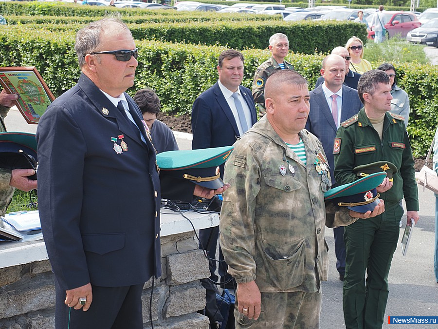    . .    ,           ,    ,   