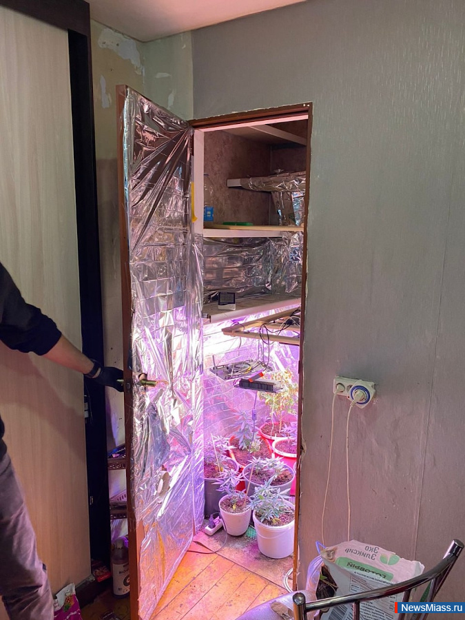      700   .           -  "-2025"