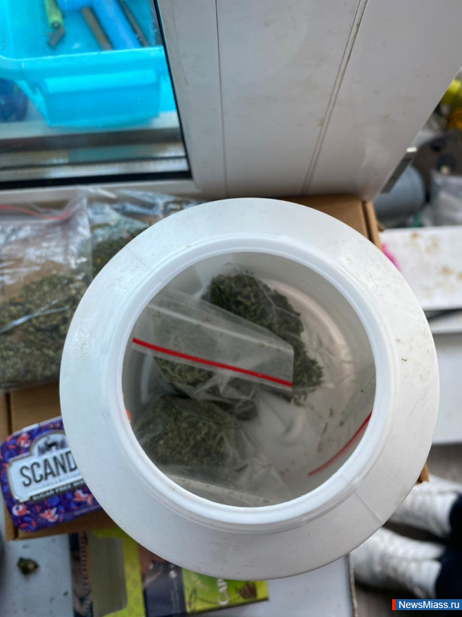      700   .           -  "-2025"