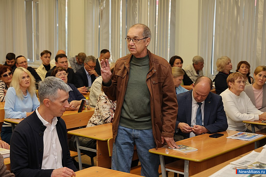 В Миассе презентовали новую книгу об истории города. Монография, вышедшая в свет, стала буквально новым взглядом на некоторые исторические моменты в становлении Миасса