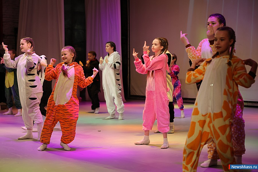 "����, ����������� �������, ������ � ������� � �����". ���������-���������������� ����� ��� ����� ������ ������� 30-������ ������