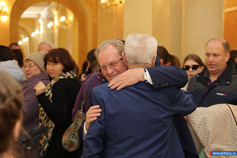      -     .  ,  252-     ,      