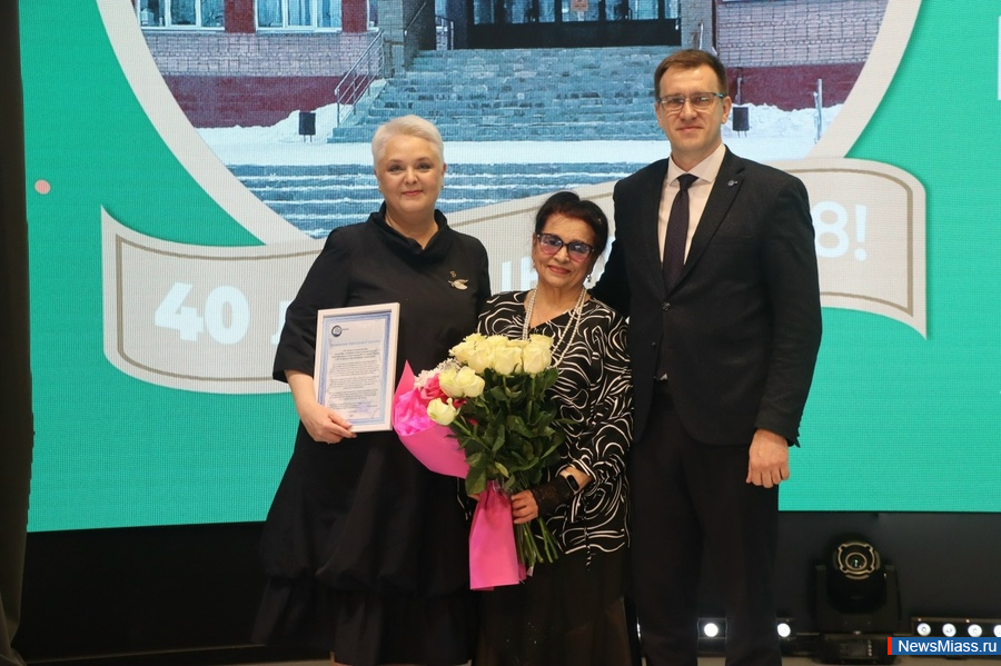 ����� � 18 ������ �������� 40-������ ������. �����-������� ���������� ������ ���� ������, ������������� ������������ ����������� � �������������� ���������� �������� ���������