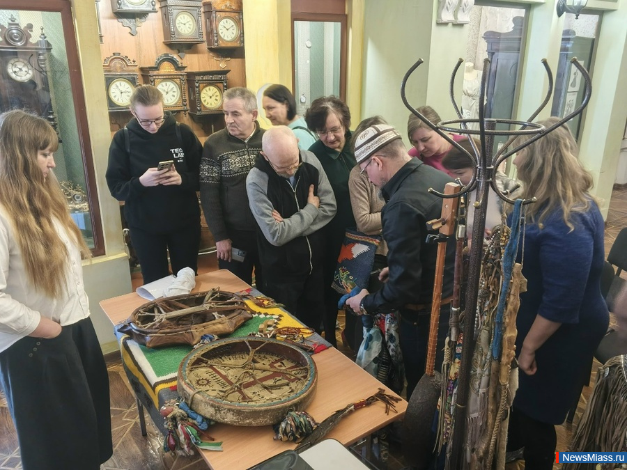 ������������ ���� ����� ������ � ������������� ����� ������. ���������� ��������� "�����������" �� ���������� ������� � ������ �����, �� ������� �������� - � ��������� ��������� ����������