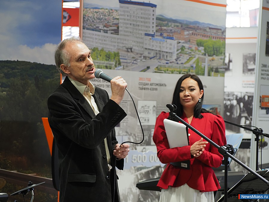 ������� "� ��������! � ��������! � �����!" ������ � ������. �����������, ����������� ��� ��������� ���������, ���������� �������� ����������� ����������, ���������� ������ � ������ ������