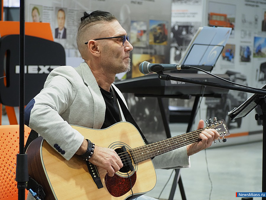 ������� "� ��������! � ��������! � �����!" ������ � ������. �����������, ����������� ��� ��������� ���������, ���������� �������� ����������� ����������, ���������� ������ � ������ ������