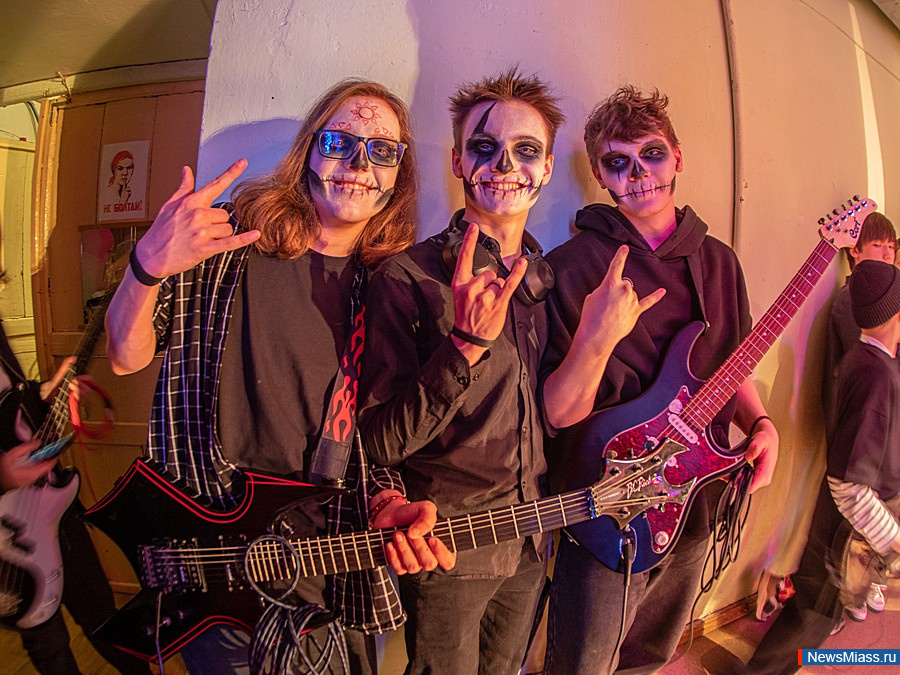 ����������� ���������-������� "�������" ������ � ������. �� ����� ��� ��������� �������, ������������ � ��������� ��������-���������������� ������ �� ����������, ������, ���������, ����� � ������������