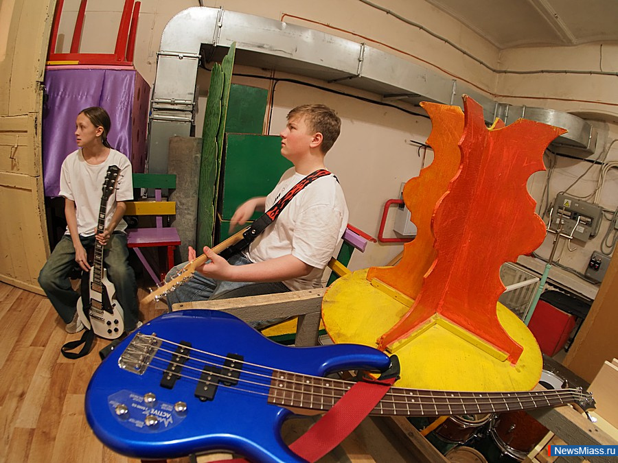 ����������� ���������-������� "�������" ������ � ������. �� ����� ��� ��������� �������, ������������ � ��������� ��������-���������������� ������ �� ����������, ������, ���������, ����� � ������������