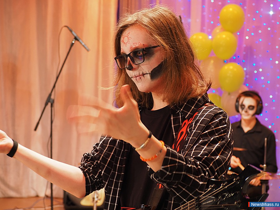 ����������� ���������-������� "�������" ������ � ������. �� ����� ��� ��������� �������, ������������ � ��������� ��������-���������������� ������ �� ����������, ������, ���������, ����� � ������������