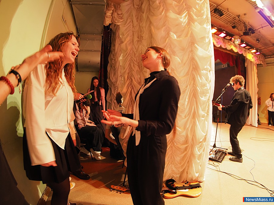 ����������� ���������-������� "�������" ������ � ������. �� ����� ��� ��������� �������, ������������ � ��������� ��������-���������������� ������ �� ����������, ������, ���������, ����� � ������������