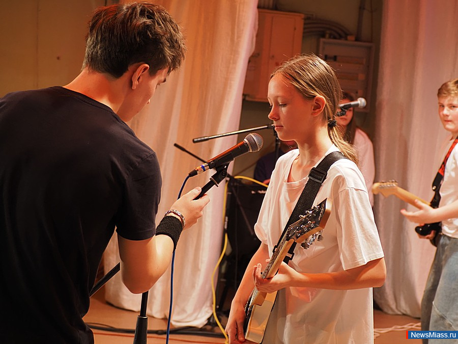 ����������� ���������-������� "�������" ������ � ������. �� ����� ��� ��������� �������, ������������ � ��������� ��������-���������������� ������ �� ����������, ������, ���������, ����� � ������������