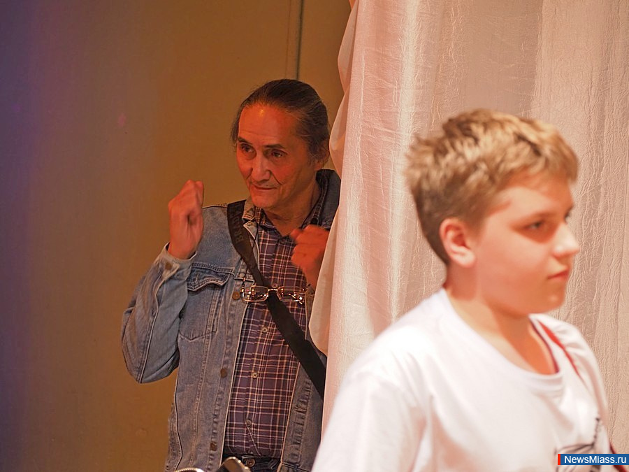 ����������� ���������-������� "�������" ������ � ������. �� ����� ��� ��������� �������, ������������ � ��������� ��������-���������������� ������ �� ����������, ������, ���������, ����� � ������������