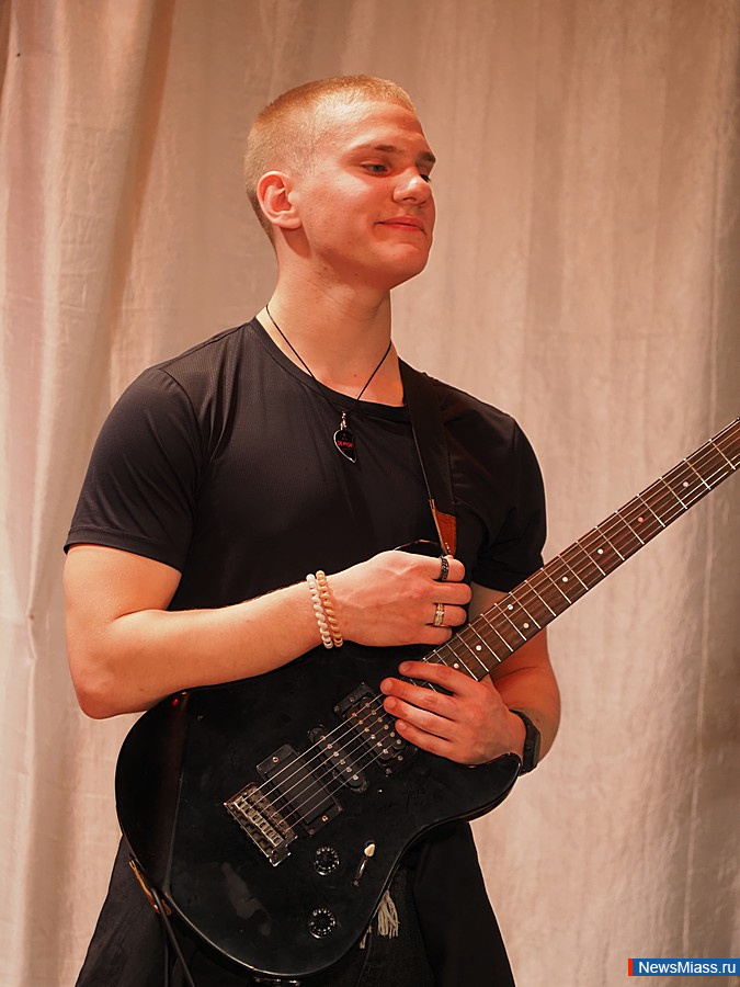 ����������� ���������-������� "�������" ������ � ������. �� ����� ��� ��������� �������, ������������ � ��������� ��������-���������������� ������ �� ����������, ������, ���������, ����� � ������������