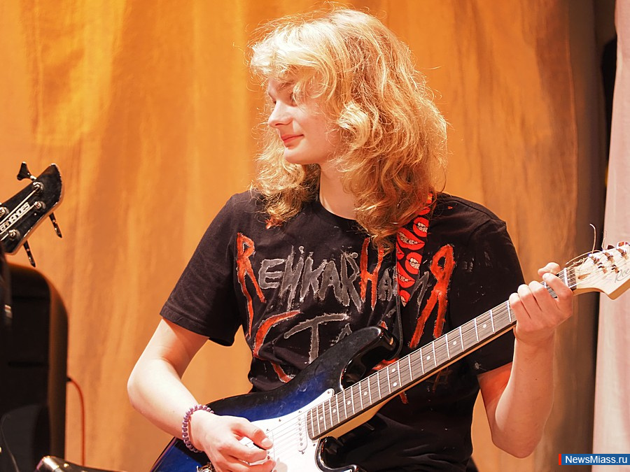 ����������� ���������-������� "�������" ������ � ������. �� ����� ��� ��������� �������, ������������ � ��������� ��������-���������������� ������ �� ����������, ������, ���������, ����� � ������������