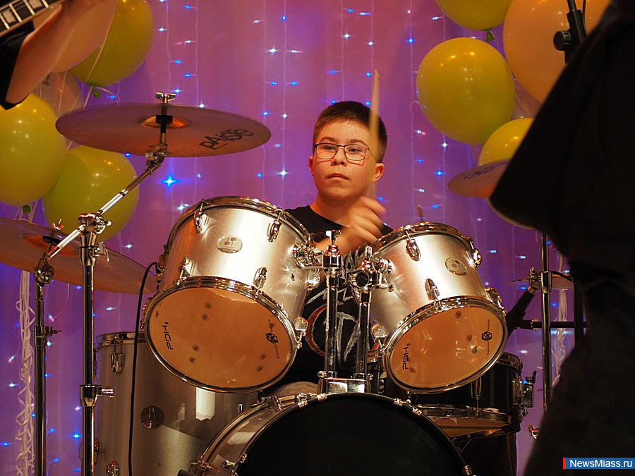 ����������� ���������-������� "�������" ������ � ������. �� ����� ��� ��������� �������, ������������ � ��������� ��������-���������������� ������ �� ����������, ������, ���������, ����� � ������������