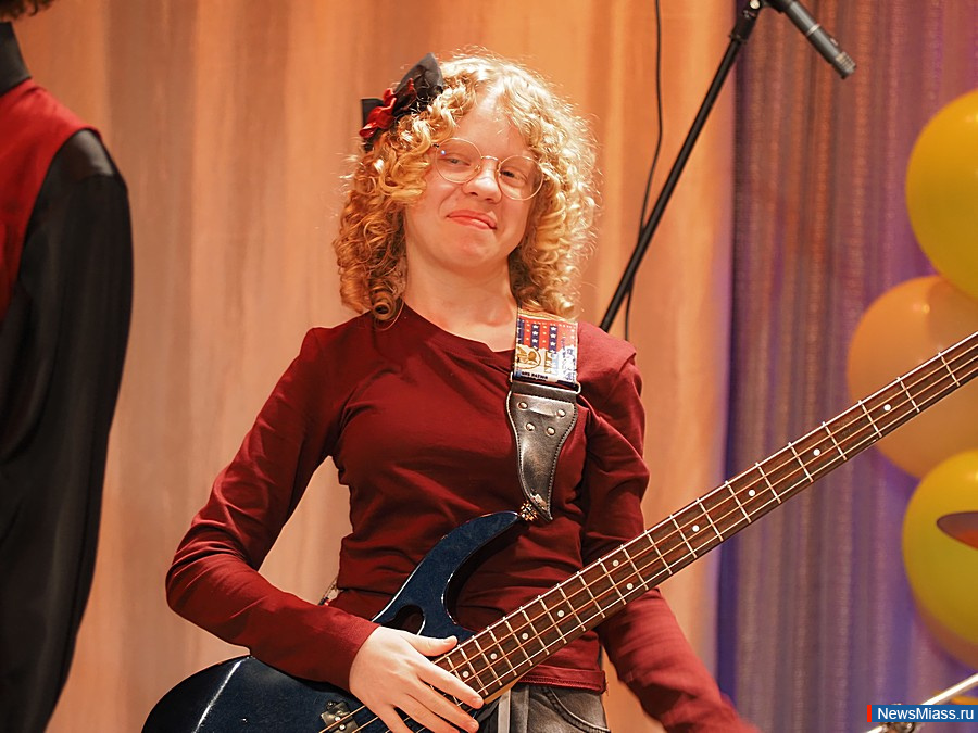 ����������� ���������-������� "�������" ������ � ������. �� ����� ��� ��������� �������, ������������ � ��������� ��������-���������������� ������ �� ����������, ������, ���������, ����� � ������������