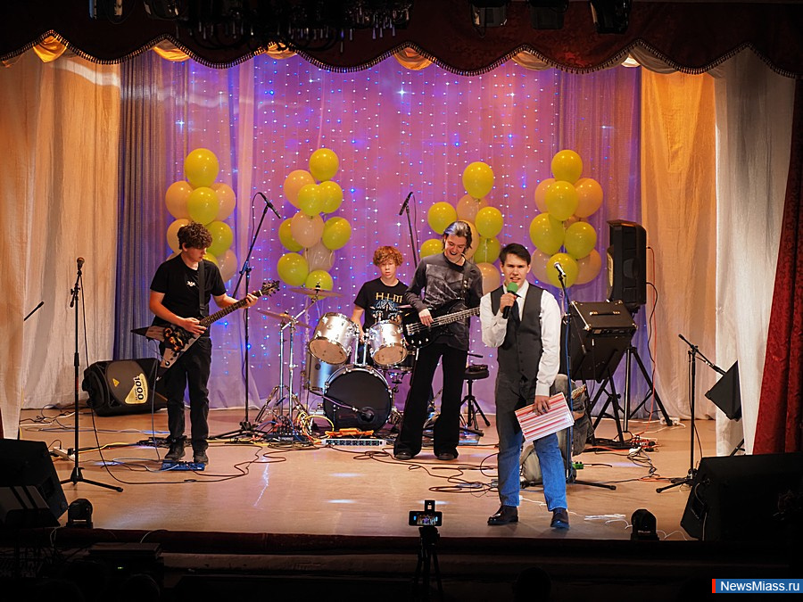 ����������� ���������-������� "�������" ������ � ������. �� ����� ��� ��������� �������, ������������ � ��������� ��������-���������������� ������ �� ����������, ������, ���������, ����� � ������������