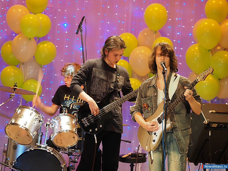 ����������� ���������-������� "�������" ������ � ������. �� ����� ��� ��������� �������, ������������ � ��������� ��������-���������������� ������ �� ����������, ������, ���������, ����� � ������������