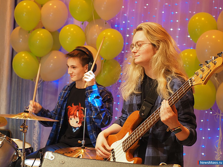 ����������� ���������-������� "�������" ������ � ������. �� ����� ��� ��������� �������, ������������ � ��������� ��������-���������������� ������ �� ����������, ������, ���������, ����� � ������������