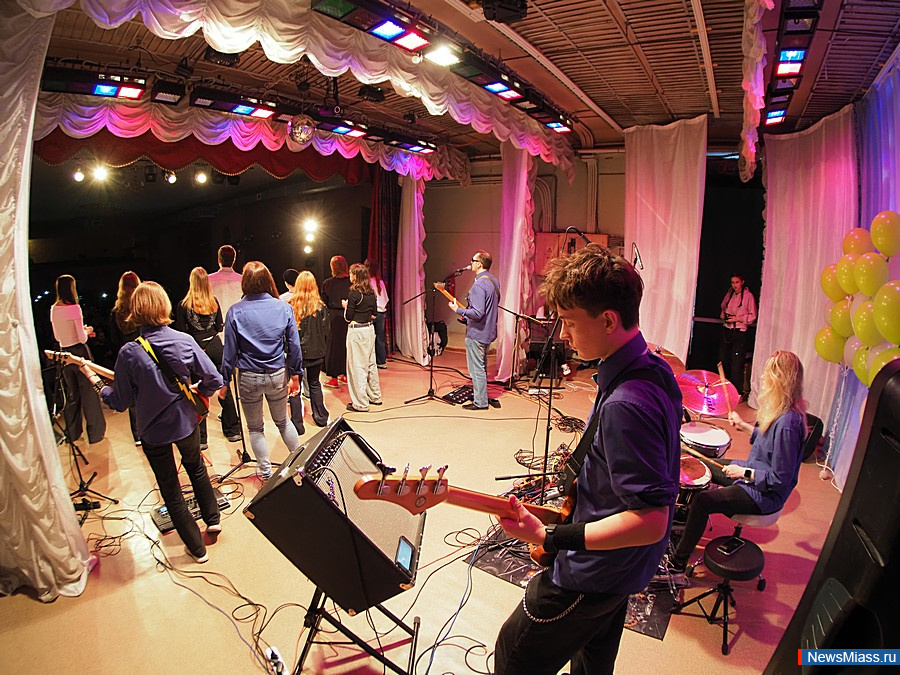 ����������� ���������-������� "�������" ������ � ������. �� ����� ��� ��������� �������, ������������ � ��������� ��������-���������������� ������ �� ����������, ������, ���������, ����� � ������������