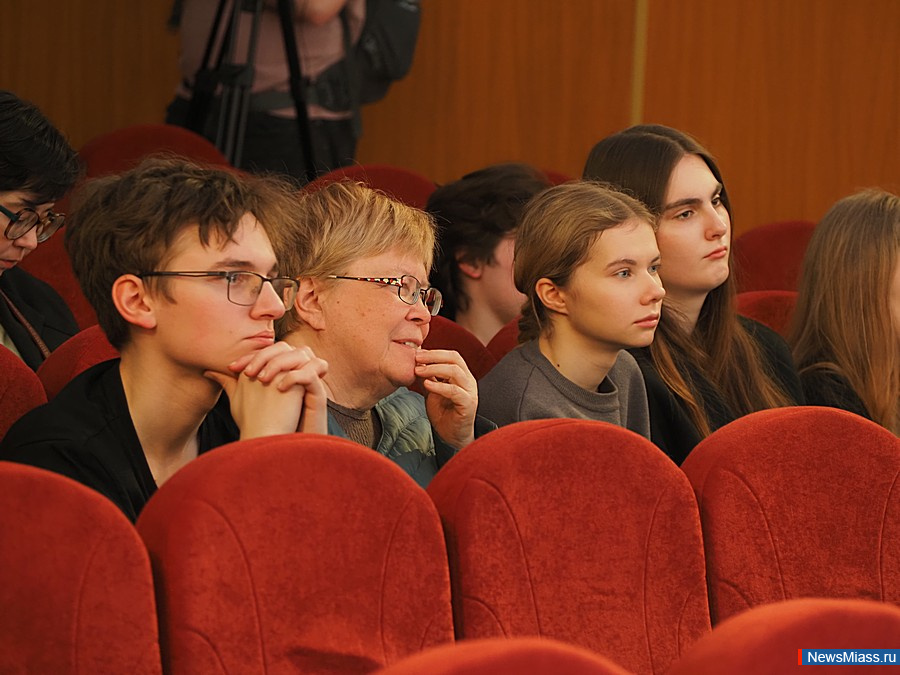 ��������� "����" ������ �������� ������ � ����������� ���������. �������� ����������� ��������� � ���������� �� ������, ���������� � ������������� ����������� ���� ���������� ������ - ������, ������� � ���������