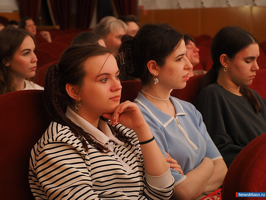 ��������� "����" ������ �������� ������ � ����������� ���������. �������� ����������� ��������� � ���������� �� ������, ���������� � ������������� ����������� ���� ���������� ������ - ������, ������� � ���������